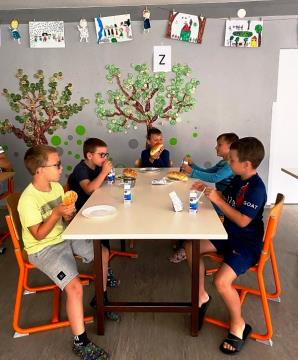 Razgibano, živahno, razigrano, počitniško, … (10)